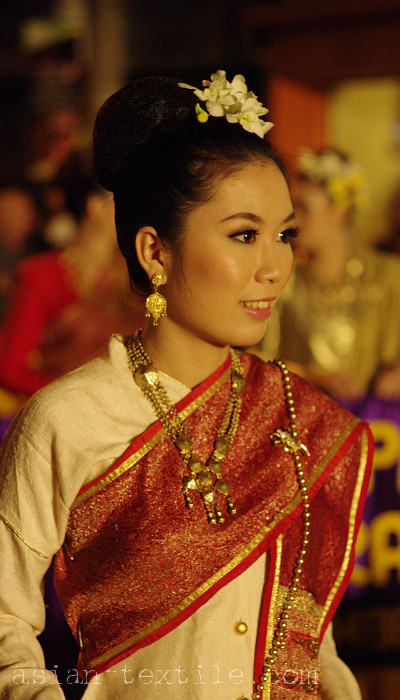 タイのお祭りにて